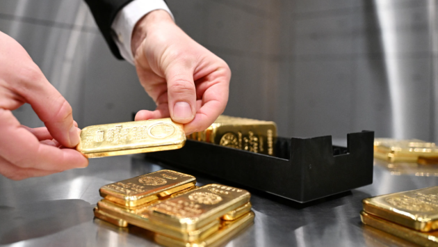 صادرات الذهب السويسرية إلى أمريكا تهبط 99% بسبب الرسوم