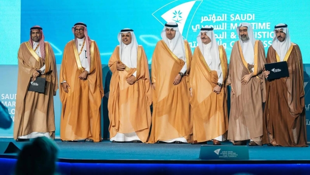 "البحري" و"العالمية للصناعات البحرية" تكشفان عن أولى السفن التجارية سعودية الصنع