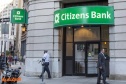أحد فروع بنك سيتزنز فاينانشيال. ضغوط الوباء تدفع البنوك الأمريكية نحو الاندماج