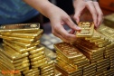 الذهب يرتفع مع تراجع الدولار.. والفضة تقفز 7 % بفعل الطلب القوي