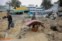 خلال الهدنة .. سكان غزة يتفقدون أنقاض منازلهم المدمرة