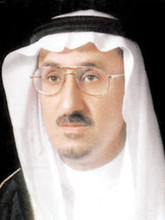 أمير الرياض بالنيابة يعزي أسرة بن نوح في وفاة والدتهم