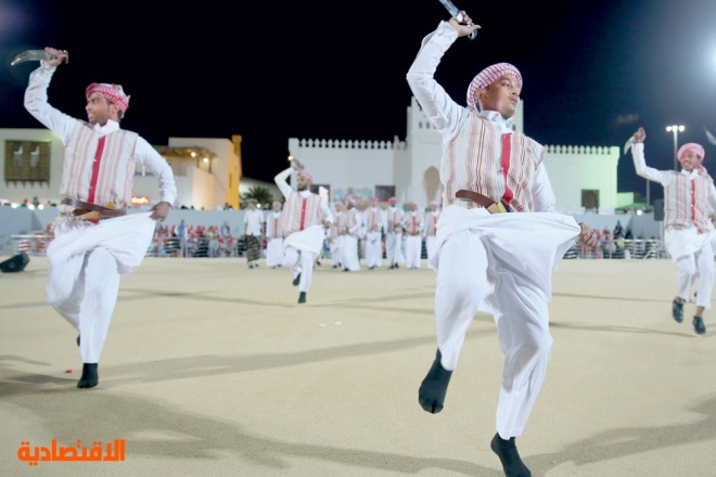 السعوديون يودعون مهرجانهم التراثي وعيونهم تستشرف المستقبل