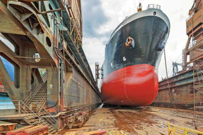 الاتحاد الأوروبي يراجع صفقة استحواذ شركة "فينكانتيري" الإيطالية على شركة بناء سفن فرنسية