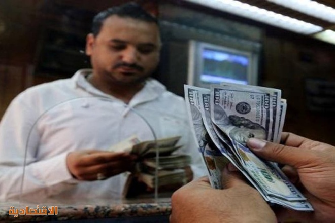 تراجع الدولار أمام الجنيه المصري والمركزي يعزوه لزيادة موارد البنوك
