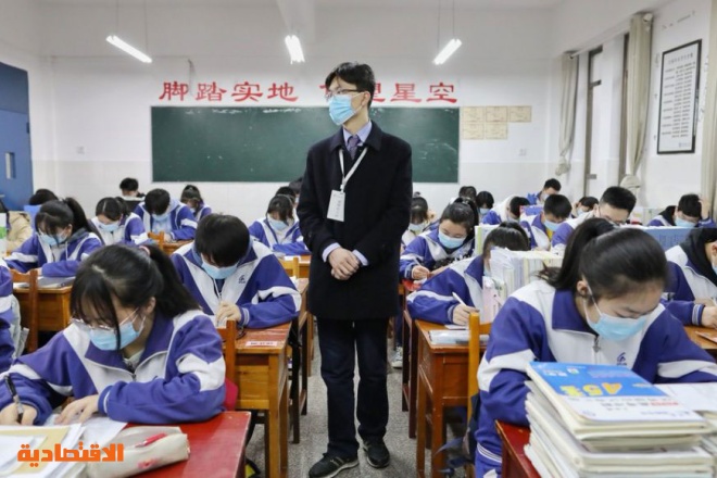 بكين تفرض حظرا جزئيا على السفر وتغلق المدارس بعد ظهور بؤر جديدة لفيروس كورونا