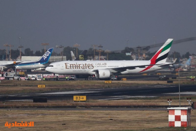 طيران الإمارات تطلب من بعض طياريها الحصول على إجازة غير مدفوعة 12 شهرا 
