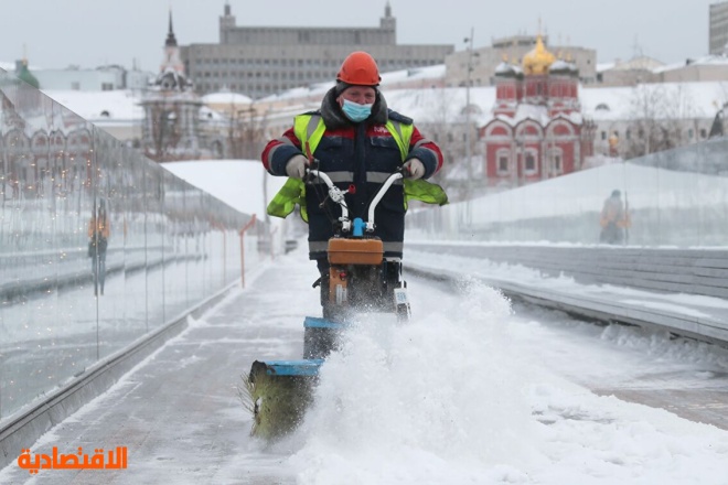 موسكو تكتسي بالثلوج مع تسجيل درجات حرارة 15 تحت الصفر 