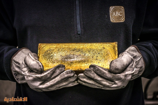 الذهب يلتقط الأنفاس بعد ارتفاعه إلى أعلى في شهرين 