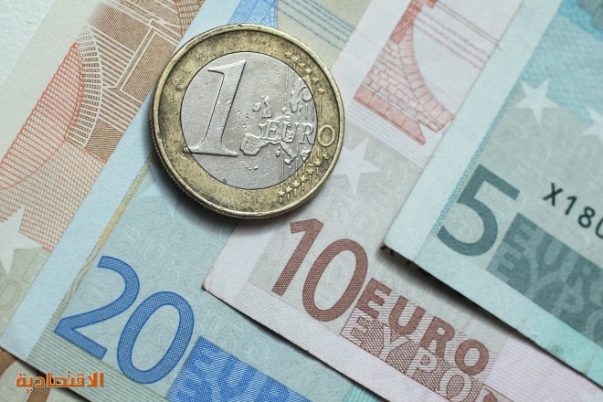 اليورو يرتفع لأعلى مستوى في أسبوع مع توقعات برفع المركزي الأوروبي للفائدة