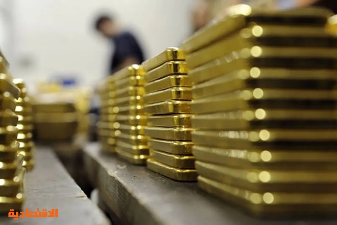 الذهب بصدد خسارة شهرية 2.5% مع ارتفاع الدولار وعائدات السندات
