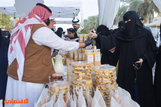 أجواء أسرية بين الترفيه والتسوق تقدمها «بسطة الرياض» لزوارها