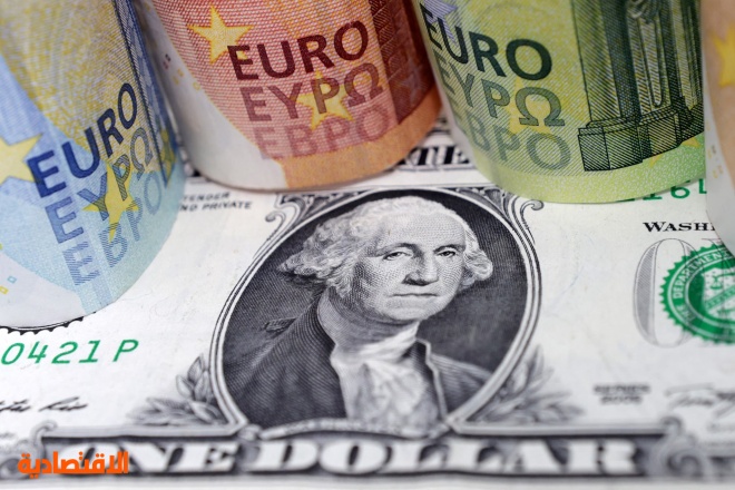 الدولار يتراجع واليورو يصعد مع ترقب لبيانات التضخم