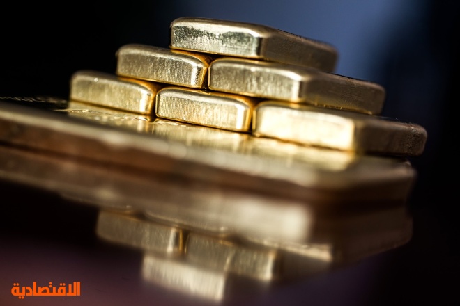 الذهب قرب أعلى مستوى في عام وسط توقعات بوقف رفع الفائدة
