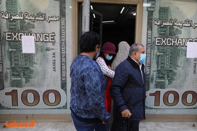 مصر ترفع أسعار سلع مدعومة وسط أزمة في العملة الأجنبية