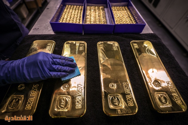 أسعار الذهب تواصل خسائرها للجلسة الثانية مع ارتفاع الدولار