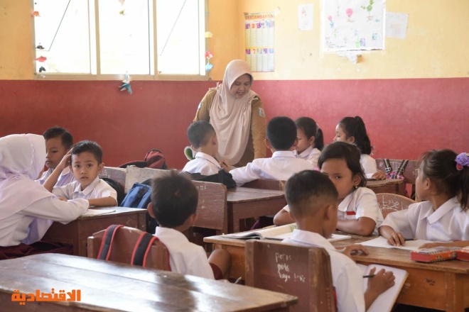 عام من التأخر الدراسي في إندونيسيا جراء كوفيد .. الفجوة الرقمية عمقت خسائر التعليم