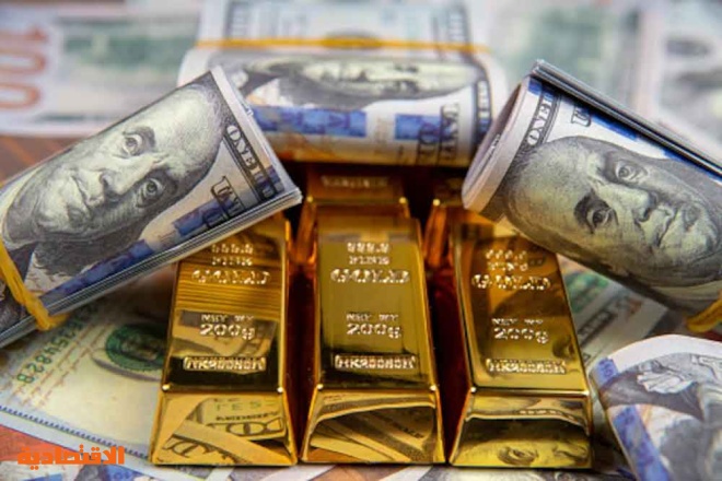شكوك حول وقف رفع الفائدة تهبط بالذهب وترفع الدولار