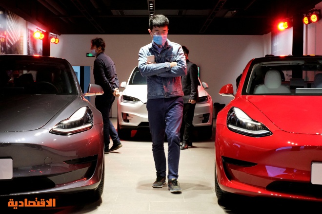 "تسلا" تخفض أسعار سياراتها مجددا في الصين 