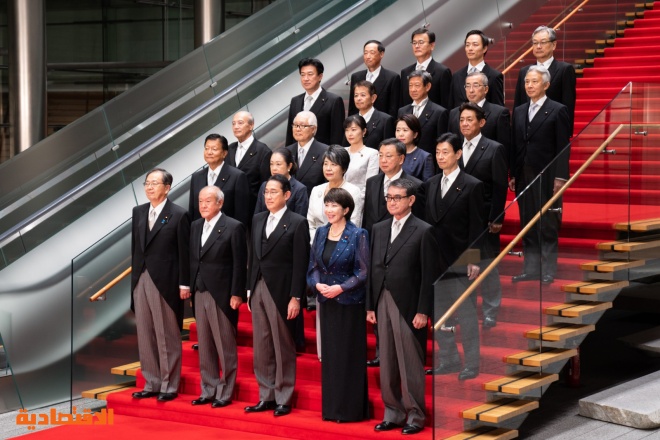رئيس وزراء اليابان يتجه إلى وضع تدابير اقتصادية قوية الشهر المقبل 