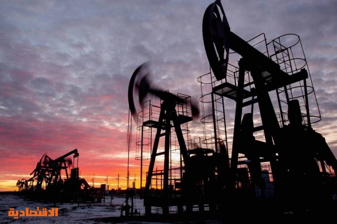 النفط يقفز 2% بفعل توقعات عن وصول الفائدة الأمريكية إلى ذروتها