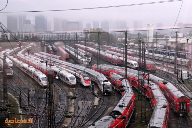 وزير النقل الألماني يحذر سائقي القطارات من تنظيم إضراب