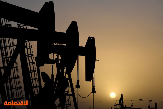 النفط يقفز 2.3 % مسجلا أعلى مستوى في شهر وسط آمال خفض الفائدة
