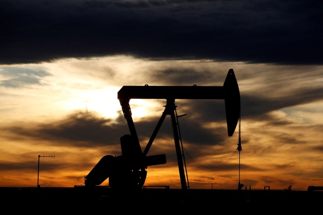 النفط يستقر والأنظار على التطورات في البحر الأحمر 