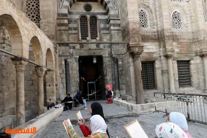 السياحة في خان الخليلي .. بين المساجد التاريخية والهدايا التذكارية