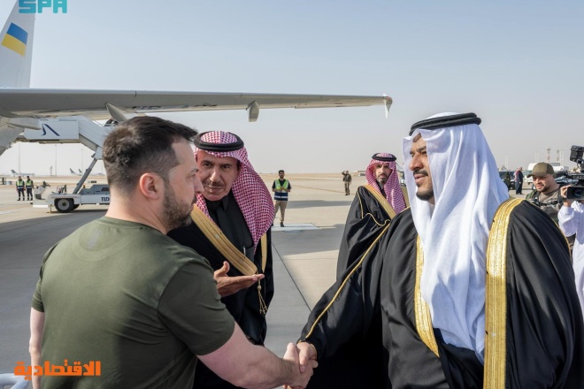 الرئيس الأوكراني يصل إلى السعودية وفي مقدمة مستقبليه نائب أمير الرياض