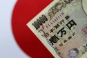 الين يقفز مقابل الدولار وسط شكوك حول تدخل السلطات اليابانية