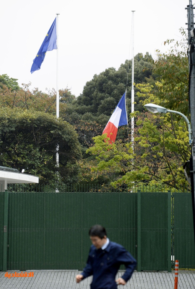 هولاند: هجمات باريس عمل حربي قامت به "داعش"