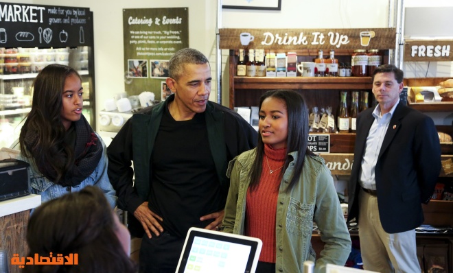قصة مصورة: أوباما يتسوق بصحبة ابنتيه لدعم المشروعات الصغيرة