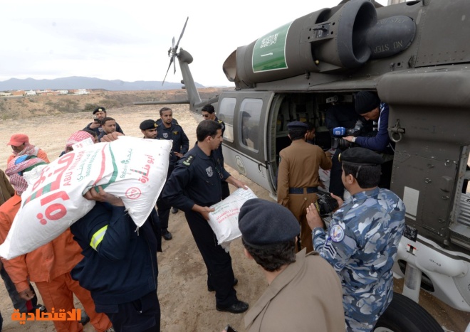 طيران الأمن يوزع 205 سلال غذائية على قرى تهامة قحطان في عسير
