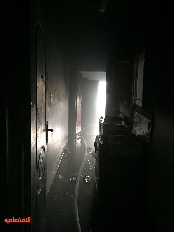 مدني الدمام يخمد حريقا في مبنى سكني