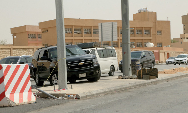 الرياض: تحويلات تسبب اختناقات وتكدس سيارات .. وسط اجتهادات عشوائية من «المرور»