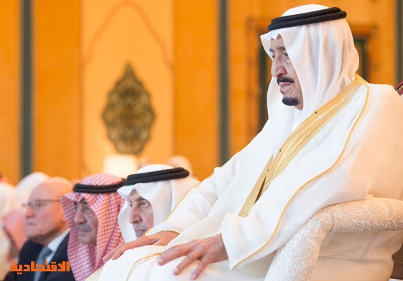 الملك يؤدي صلاة العيد في المسجد الحرام ويغادر إلى جدة
