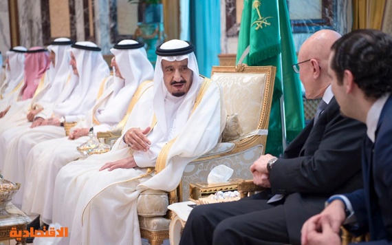 الملك يؤدي صلاة العيد في المسجد الحرام ويغادر إلى جدة