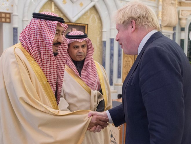 الملك يبحث مع وزير الخارجية البريطاني العلاقات بين البلدين