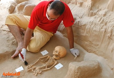 علماء آثار يكتشفون مقبرة جماعية في مدينة صور الساحلية جنوب لبنان يعتقد أنها تعود إلى القرن السادس.