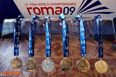 صورة للميداليات التي سوف توزع على فائزين بطولة العالم للسباحة التي ستجري في العاصمة الايطالية روما.