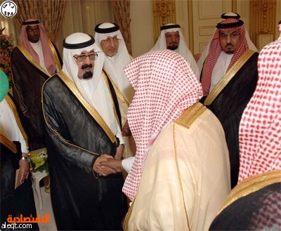 الملك يستقبل أشقاء وأبناء الشيخ عبدالله بن جبرين رحمه الله. صحيفة الاقتصادية