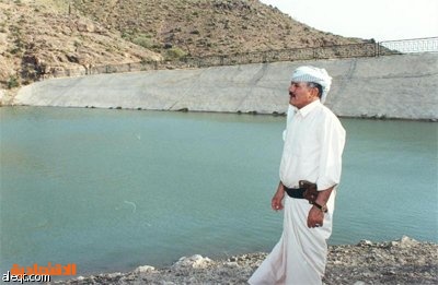 الرئيس اليمني يحب ممارسة ركوب الخيل والسباحة