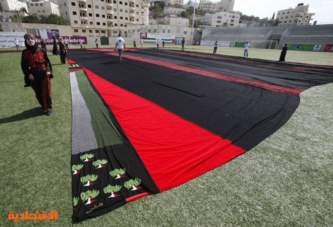 أطول ثوب فلسطيني في العالم يدخل موسوعة غينيس