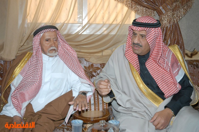 الأمير خالد بن سلطان بن عبدالعزيز يعزي ذوي الشهداء