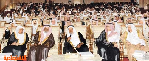 الشيخ عبد الله بن خميس تجربة الريادة في تاريخ الأدب وجغرافيا الإعلام صحيفة الاقتصادية