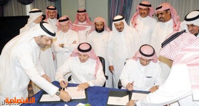 المؤرخ خلف عاشور يطلق أول كتاب يرصد تاريخ المعلم محمد عوض بن لادن صحيفة الاقتصادية