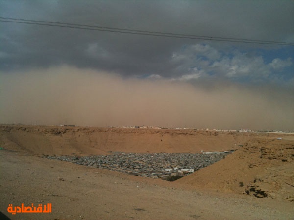 هدوء "عاصفة " الرياض .. هبوط إضطراري لطائرة في المدينة