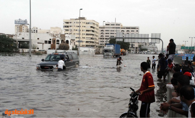 وفاة ثلاثة أطفال جرفتهم السيول في أمطار مكة المكرمة .. ومحاولات انقاذ بالطيران العمودي في جدة