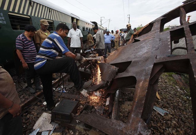 مقتل تسعة أشخاص في تصادم قطارين جنوب الهند